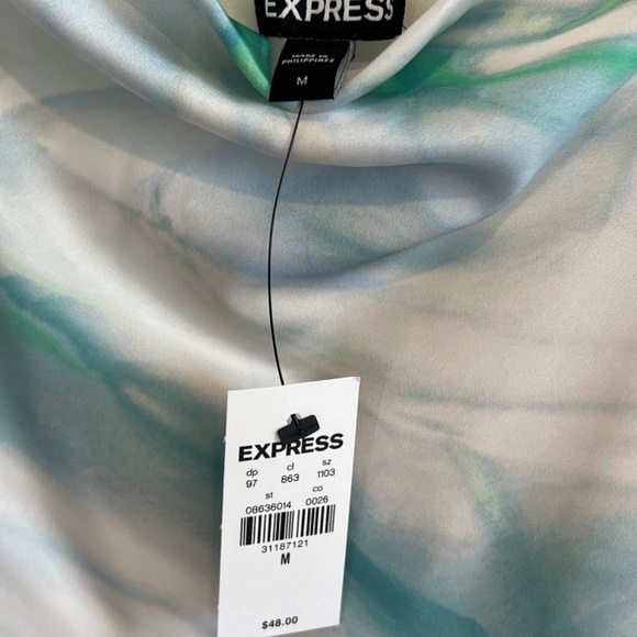 So pretty! NWT Express swirly pattern blouse, M - Picture 2 of 6